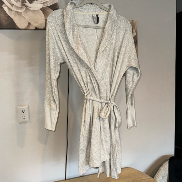 Jaclyn Intimates Robe Small - Picture 1 of 7